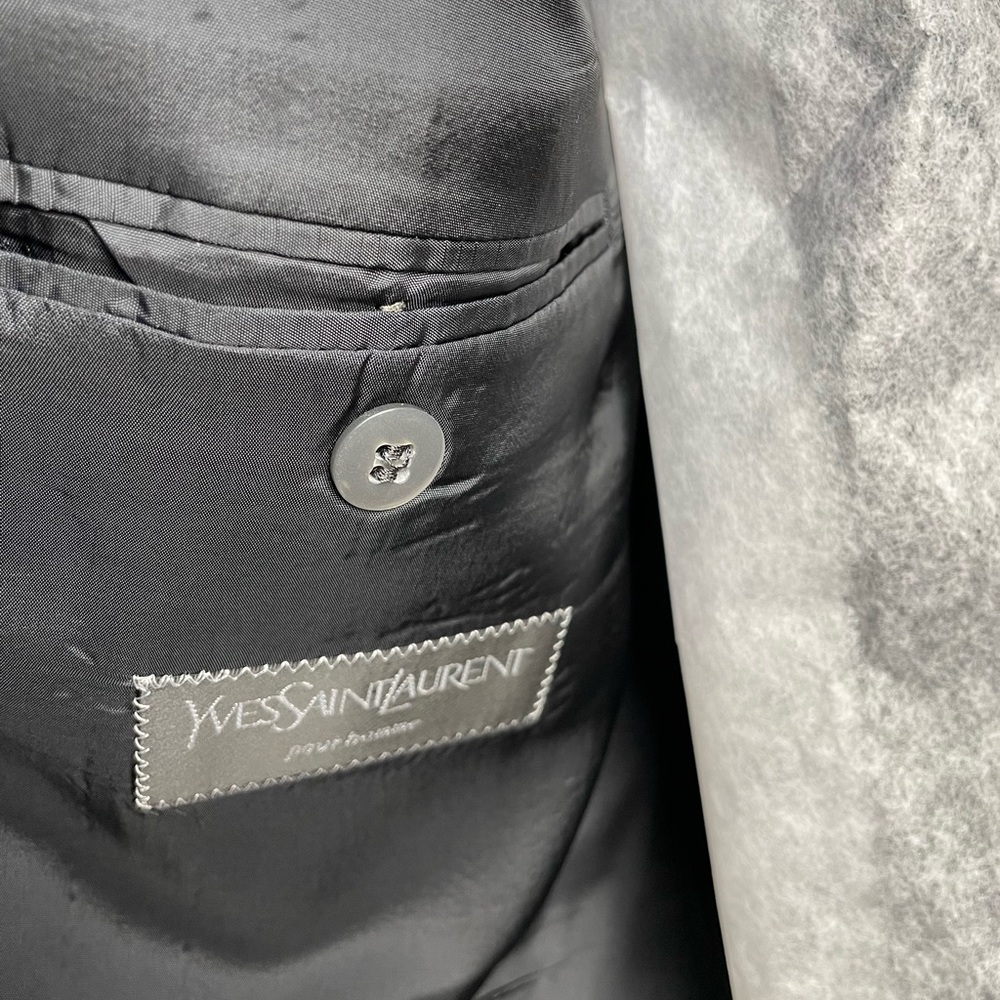 YvesSaintLaurent charcoal gray suit coat size 46L